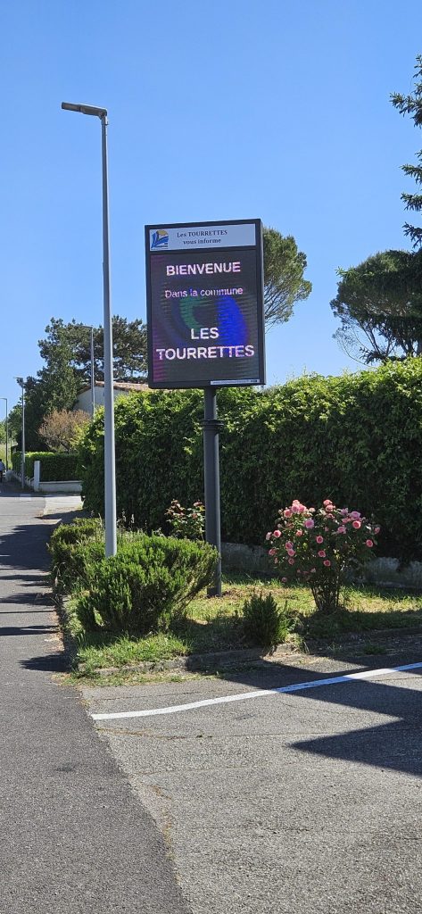 Commune des Tourrettes (26740-Drôme) 
Installation d'un panneau VIDEO LINE LED P5 Simple Face LEDS Couleurs - Panneau installé le 13 05 2025