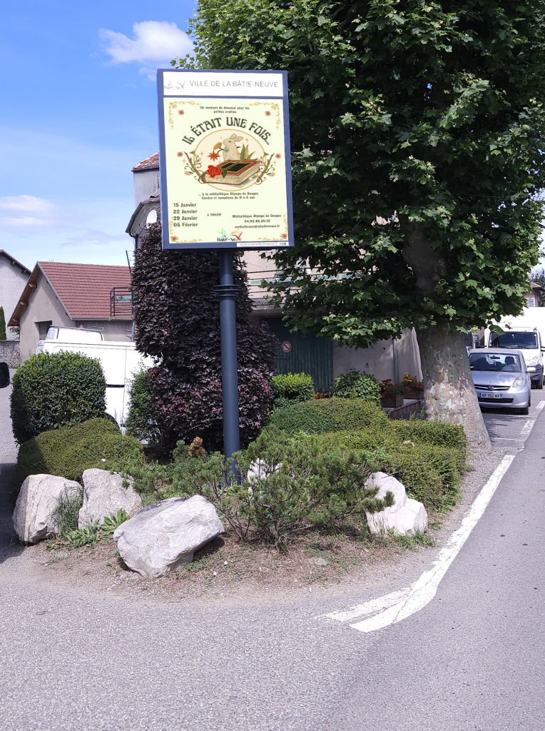 Commune de La Batie Neuve (05230-Hautes Alpes) : Installation de deux panneaux VIDEO LINE LED, P3.9 - Simple Face 2.00m² d’affichage LEDS Couleurs - Panneaux installés le 03 07 2024